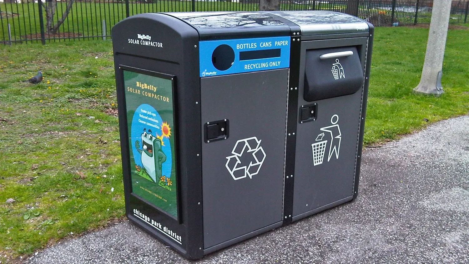 Poubelles solaires compactantes