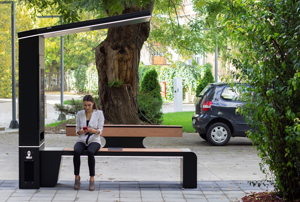 Bancs solaires connectés