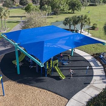 abri aire de jeux extérieur