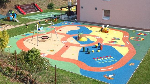 revêtement amortissant aire de jeux extérieur