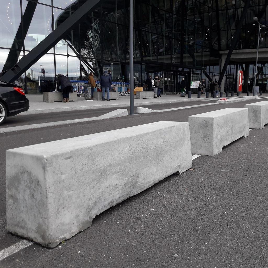 bloc béton anti-véhicule