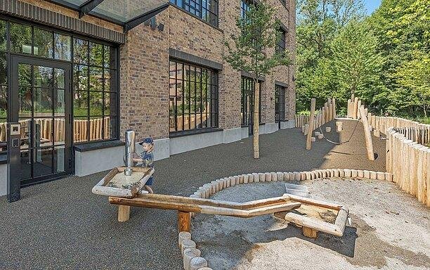 aire de jeux crèche extérieur