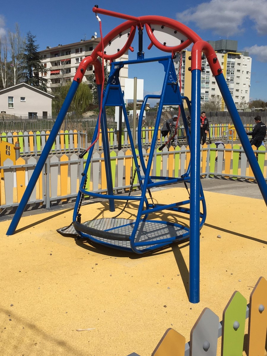 jeux inclusifs enfants extérieur
