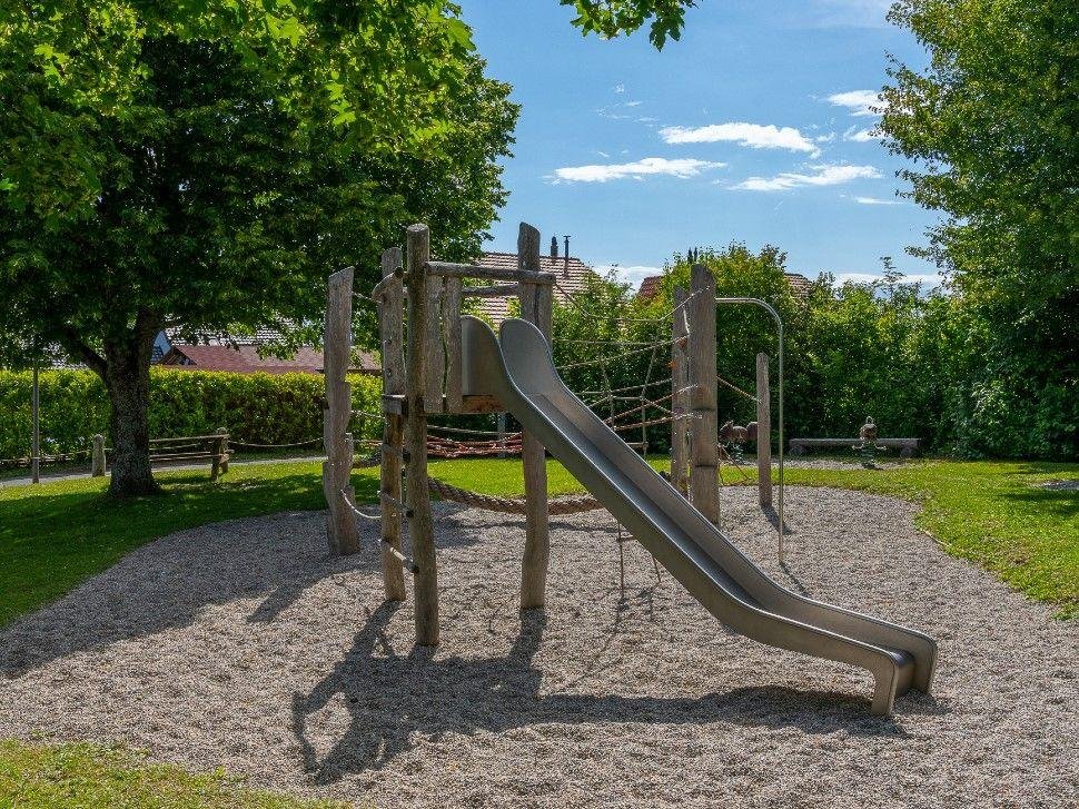 aire de jeux parc public extérieur